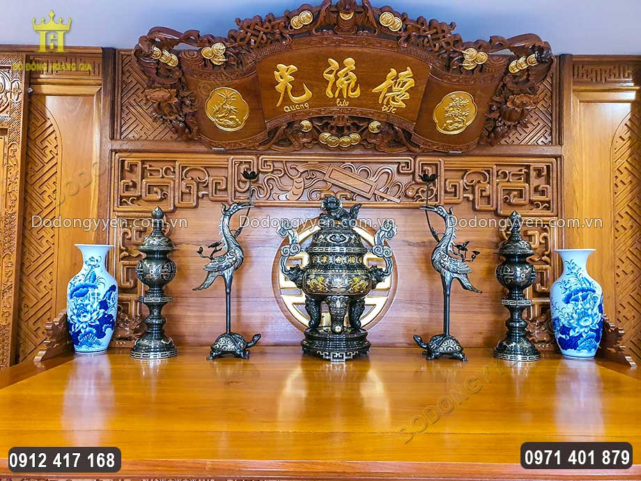 Vật phẩm thờ c&uacute;ng cao cấp gi&uacute;p thể hiện tấm l&ograve;ng th&agrave;nh k&iacute;nh của gia chủ đối với &ocirc;ng b&agrave; gia ti&ecirc;n